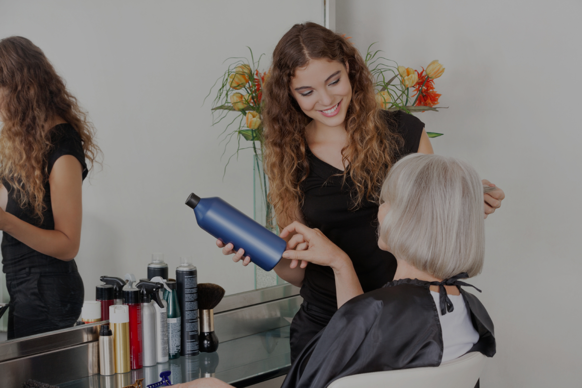 Como fazer upselling e cross-selling no teu salão (sem que pareça forçado)