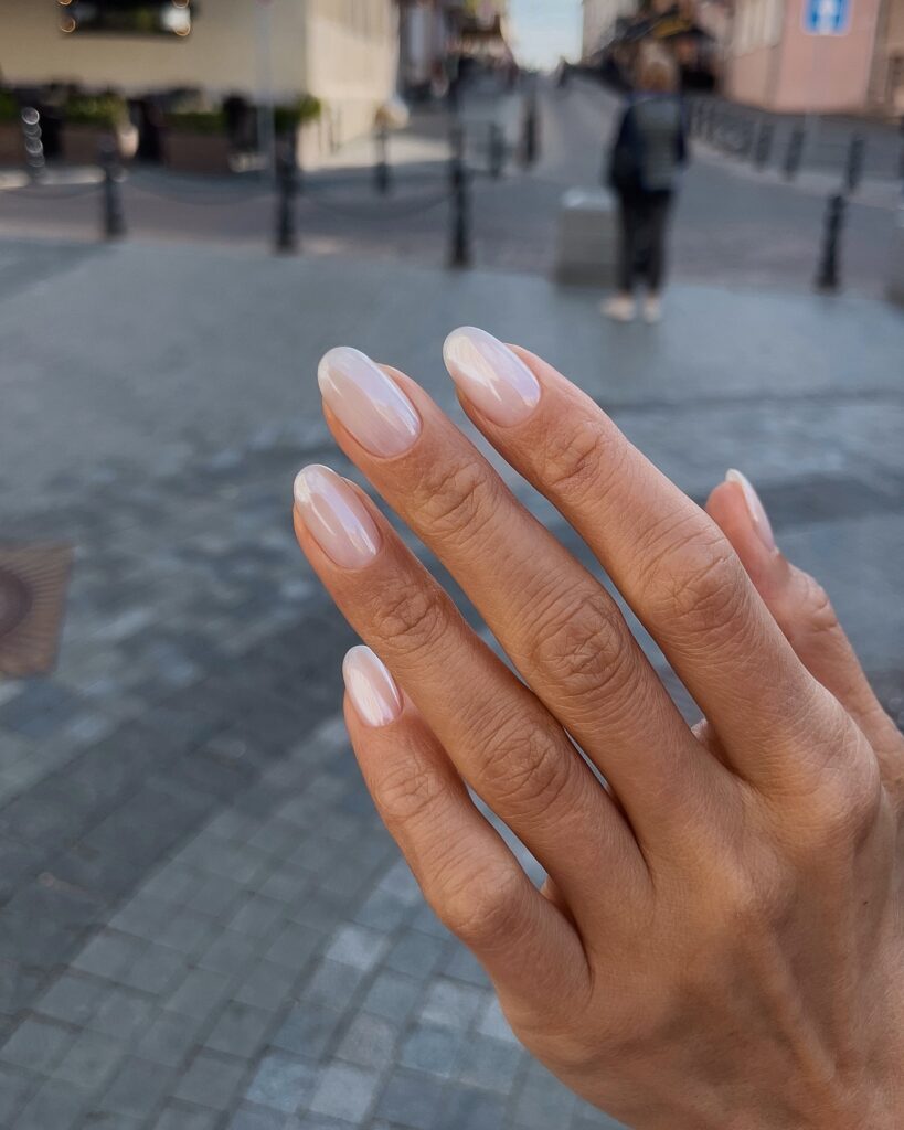 As tendências de beleza primavera 2026 - Milky white e unhas polidas - @sansilt | Treatwell