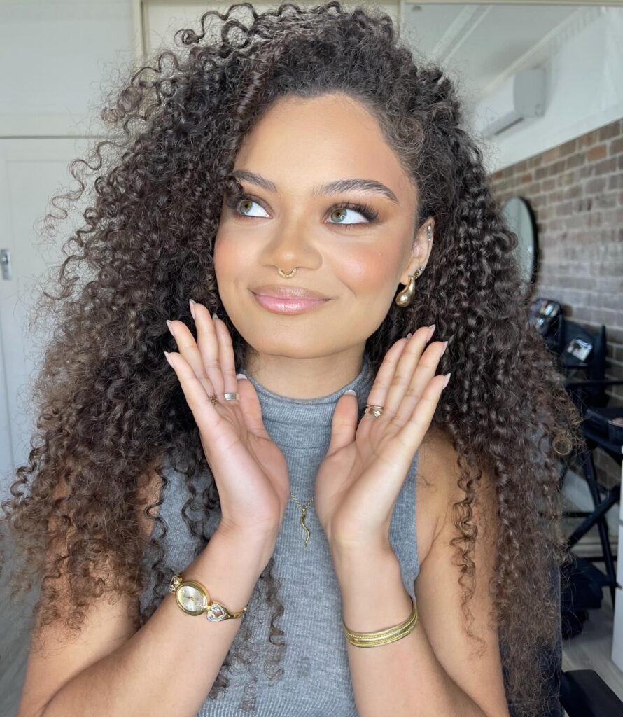 As tendências de beleza primavera 2026 - Risca lateral - @tannia_t_mua | Treatwell