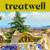 Uma vista panormica de Barcelona a partir do Parque Güell, apresentando os icónicos bancos de mosaico coloridos de Antoni Gaudí e as torres de estilo de conto de fadas em primeiro plano, com a cidade e o mar ao fundo. Um banner amarelo no topo exibe o logótipo "treatwell".