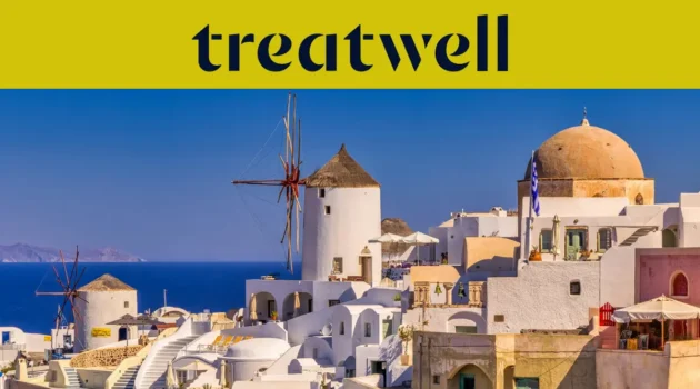 Casas caiadas de branco e moinhos de vento tradicionais sobre o azul profundo do mar Egeu em Oia, Santorini, sob um banner amarelo com o logótipo da Treatwell.